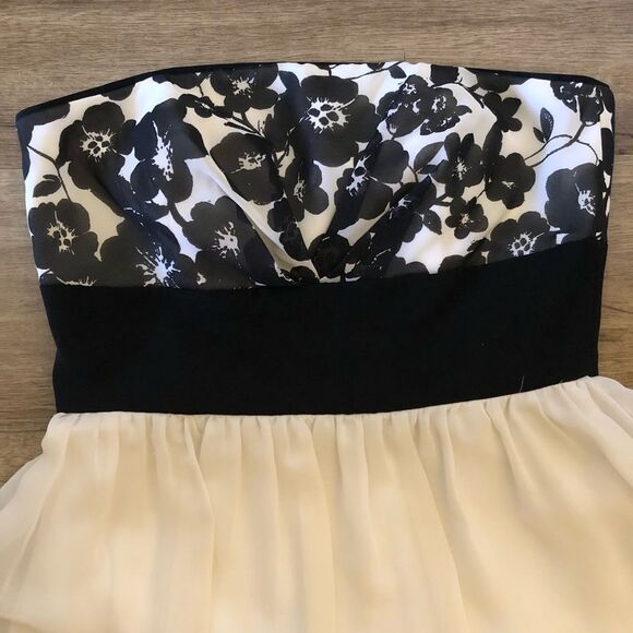 White House Black Market Strapless Black and White Dress - Picture 5 of 9